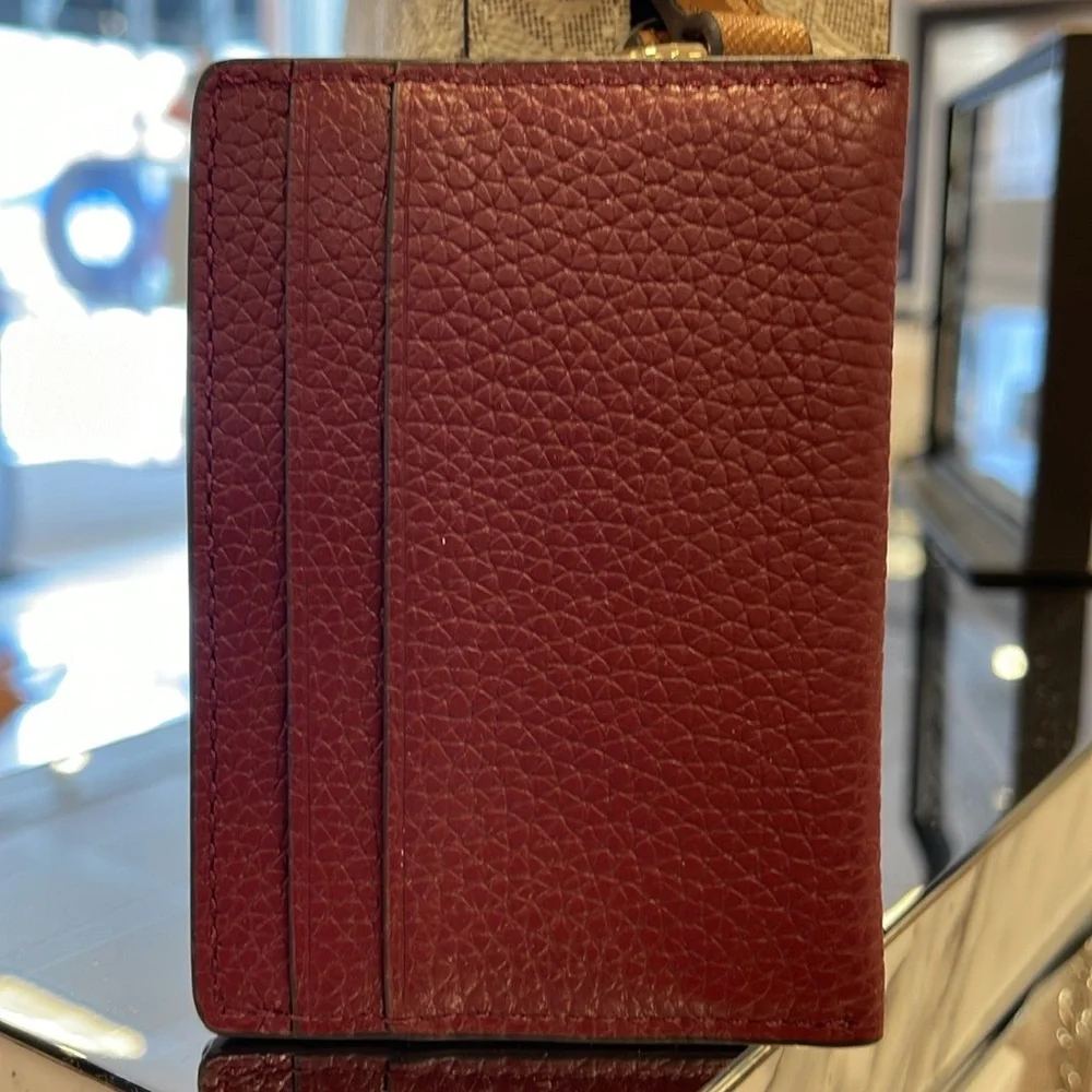 MICHAEL KORS
Reed Large Pebbled Leather Card Holder Case
Dark Cherry
NWT - Picture 4 of 16